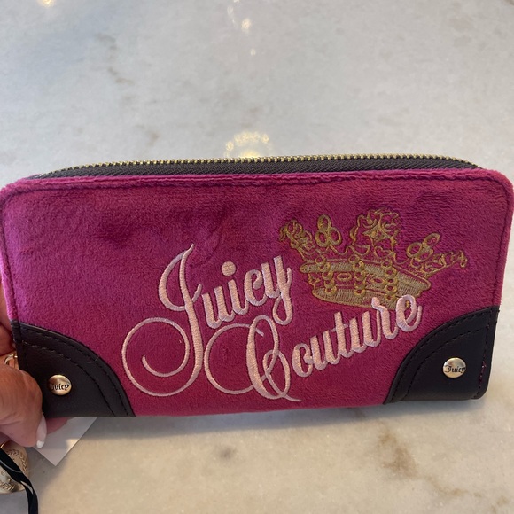JUICY COUTURE BERRY LONG ZIP WALLET! Gorgeous new - Picture 1 of 5